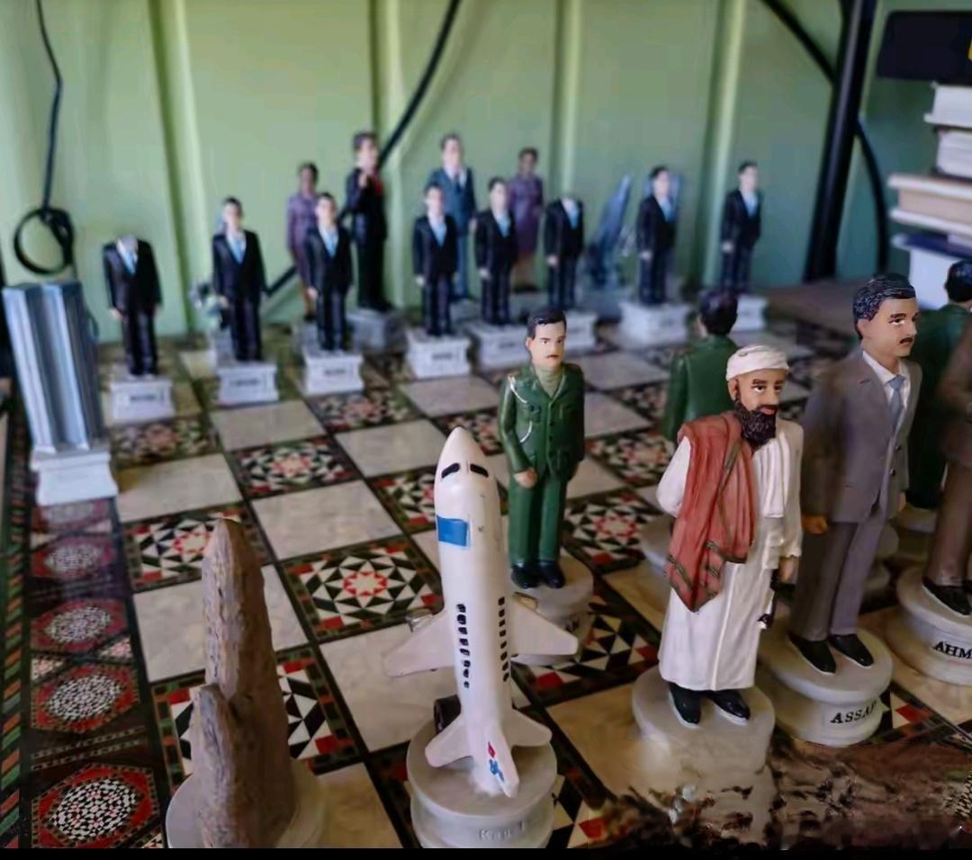 这国际象棋实在难崩：真正的键政了。两个美国前国务卿赖斯，估计是象，和是对应的是谁