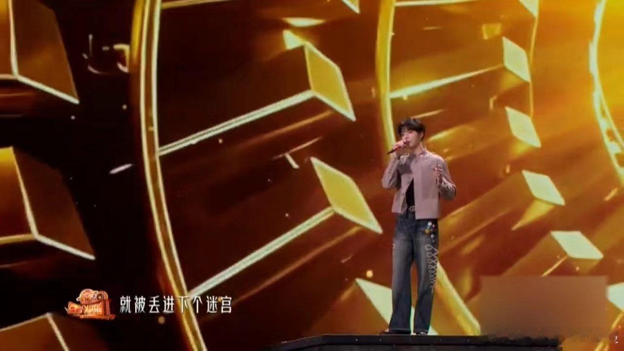 陈立农赶路人听完好治愈戴上耳机感受陈立农《赶路人》，温柔歌声缓缓漫过耳畔，精准戳