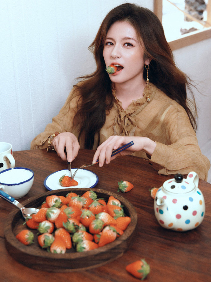 李兰迪 我支持微博之夜有下午茶 微博之夜绝喵档案  喵呜~这波许愿我举双手赞成！