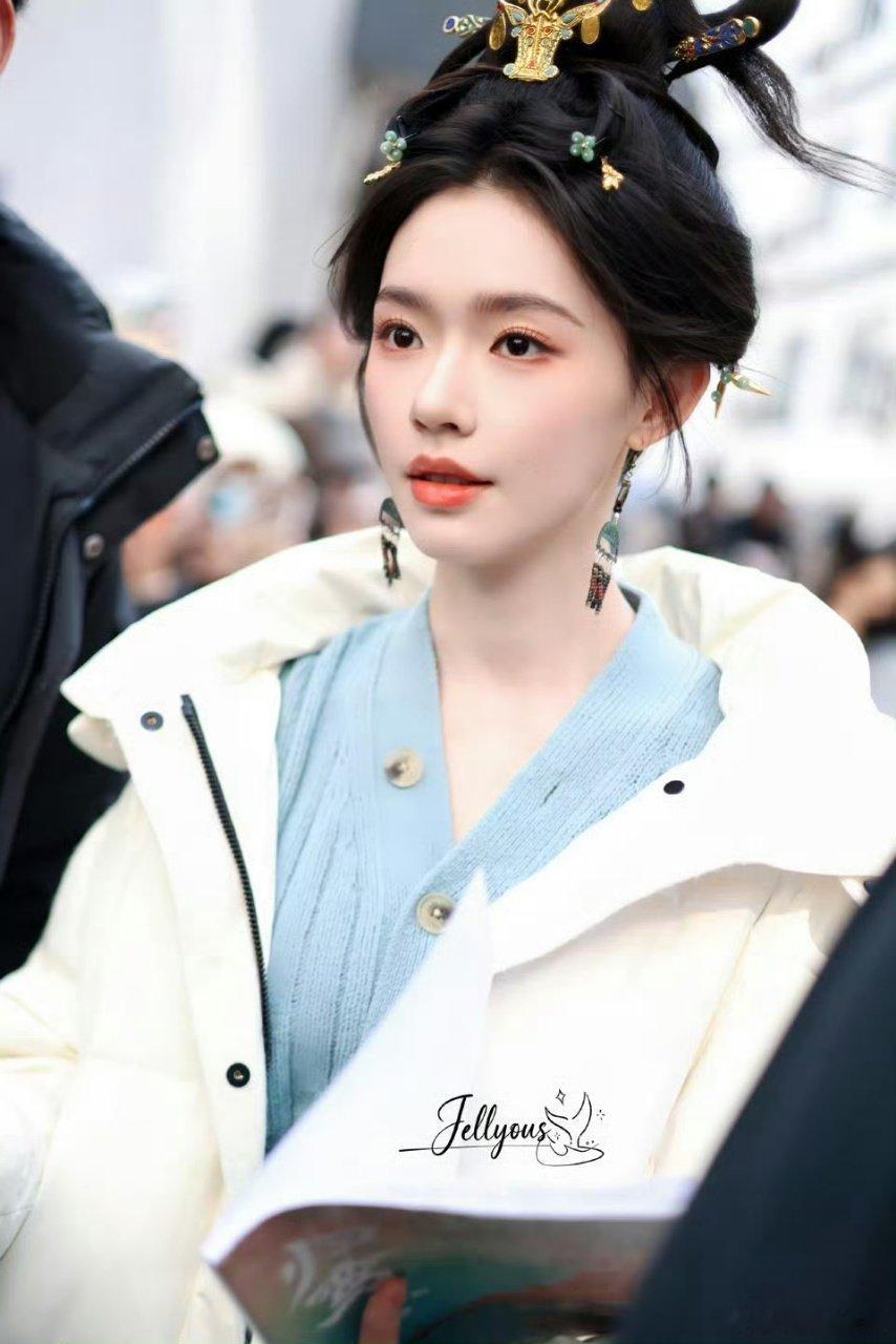 林允 速效救心丸 林允这组路透鲨疯了！每一帧都美成壁纸级画面，颜值和氛围感双在线