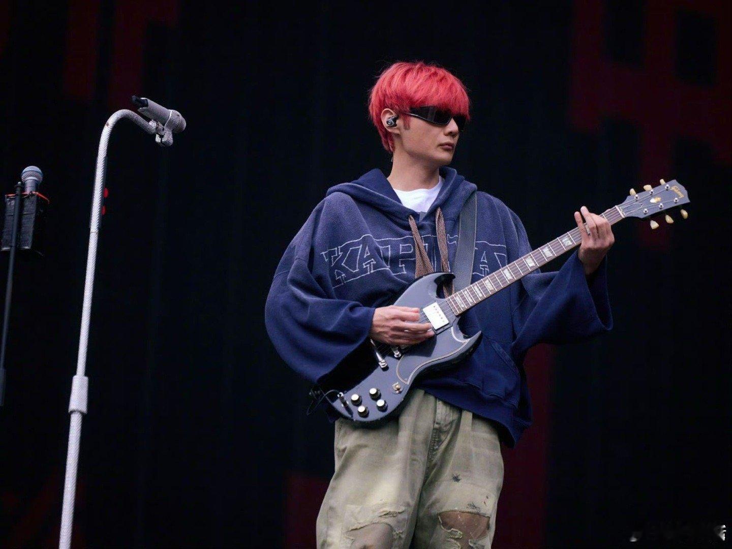 李荣浩三天唱了100首歌 天呐！李荣浩这体力与实力简直逆天！三天狂飙100首歌，