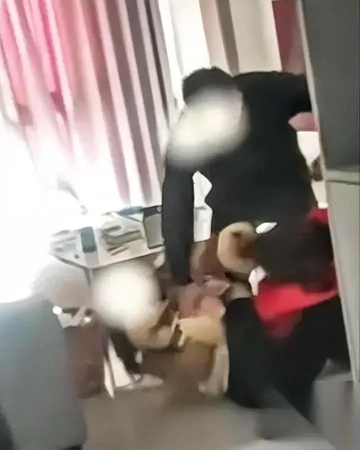 “打小三”爽吗？

真爽！

但四川西昌的张女士用1年缓刑+8万赔偿金换来答案：