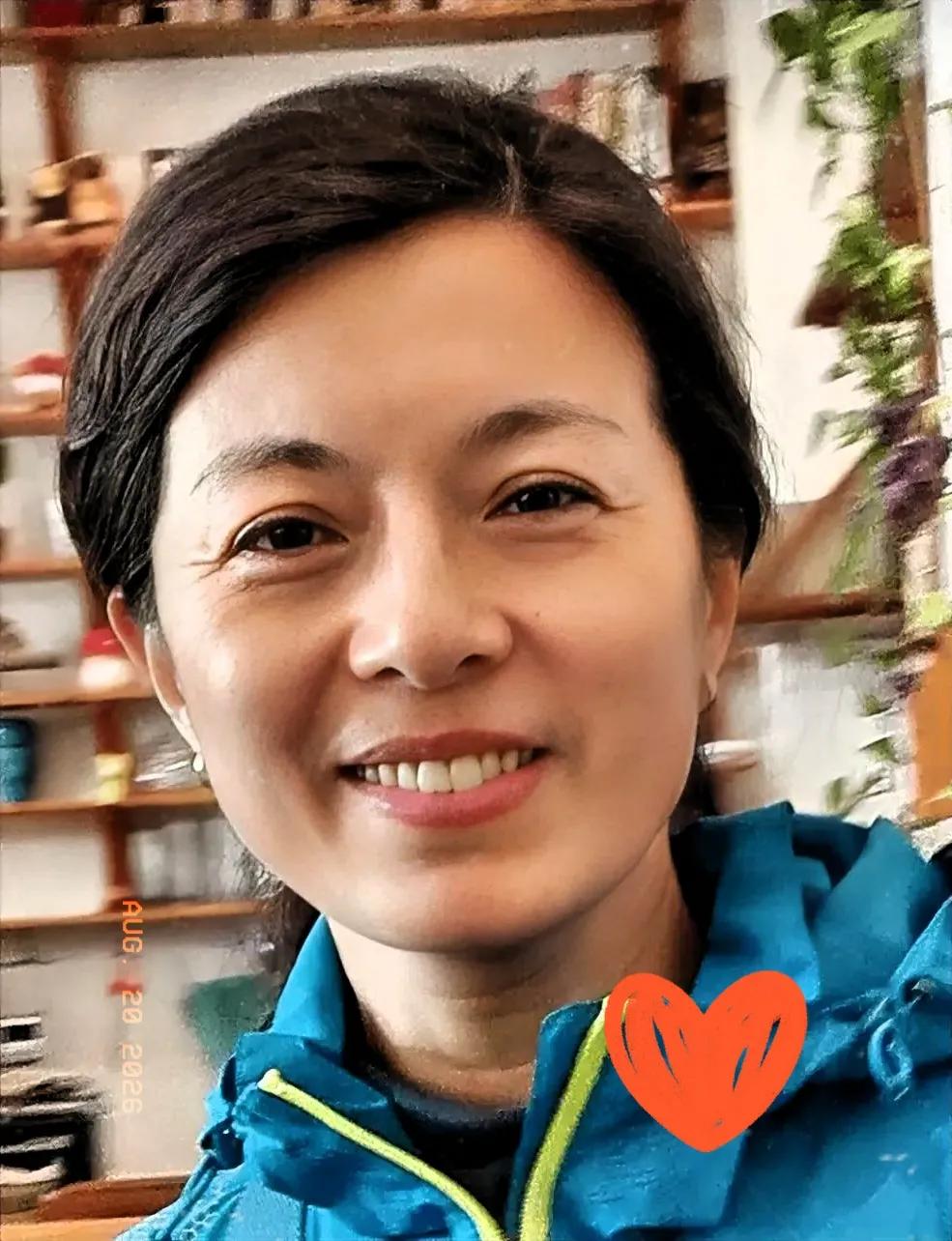 说实话，这电影我也看了，槽点确实不少，剧情拖沓得让人想离场。但当影院灯光亮起，那
