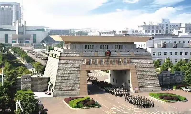 村里小伙考上国防科大，父母大喜，摆二十多桌酒席免费招待乡亲，本是全村争光的大喜事