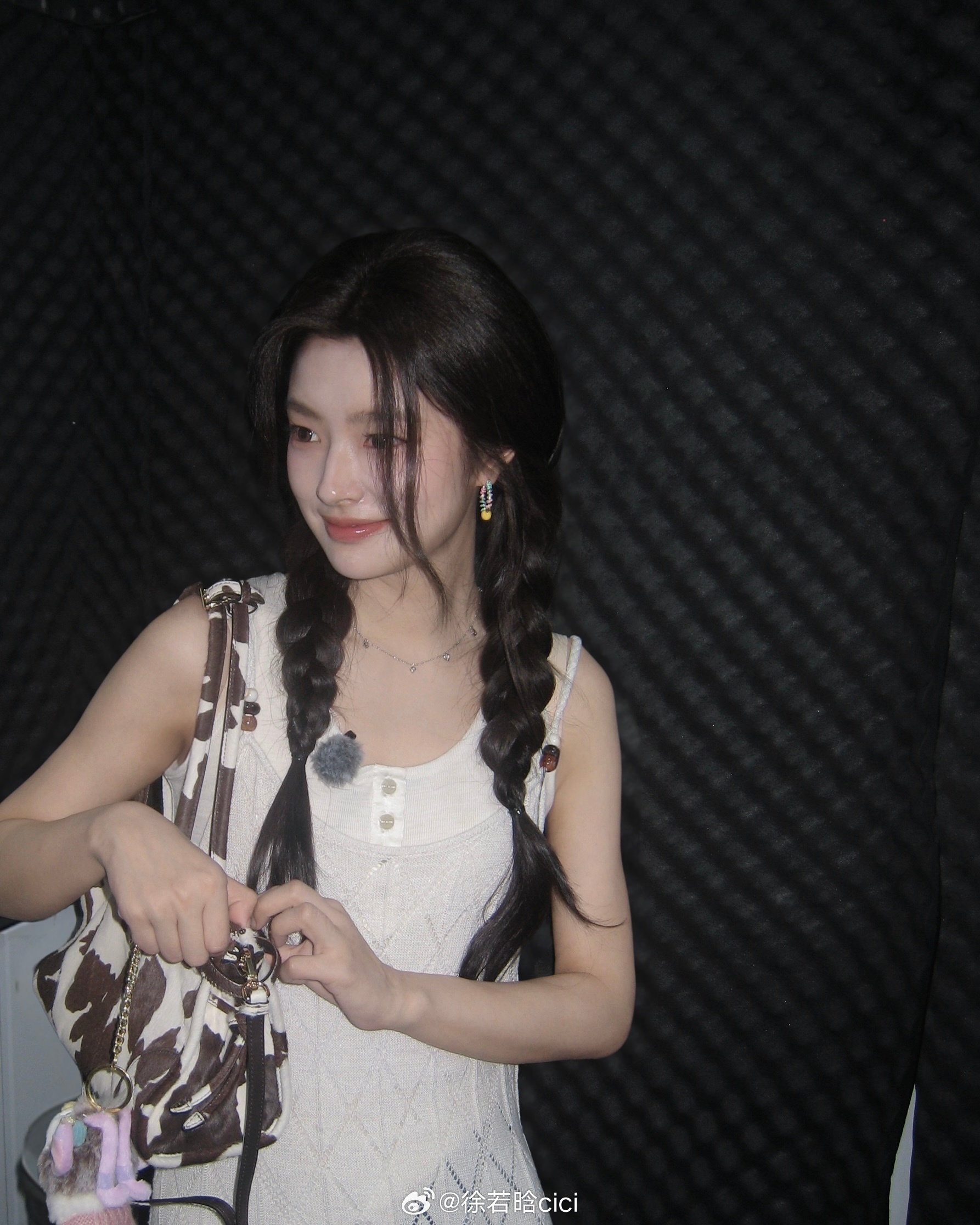 徐若晗桃花坞第一大漏勺这么美萌的徐若晗竟然是个大漏勺孩子就是憋不住一点儿事啊！