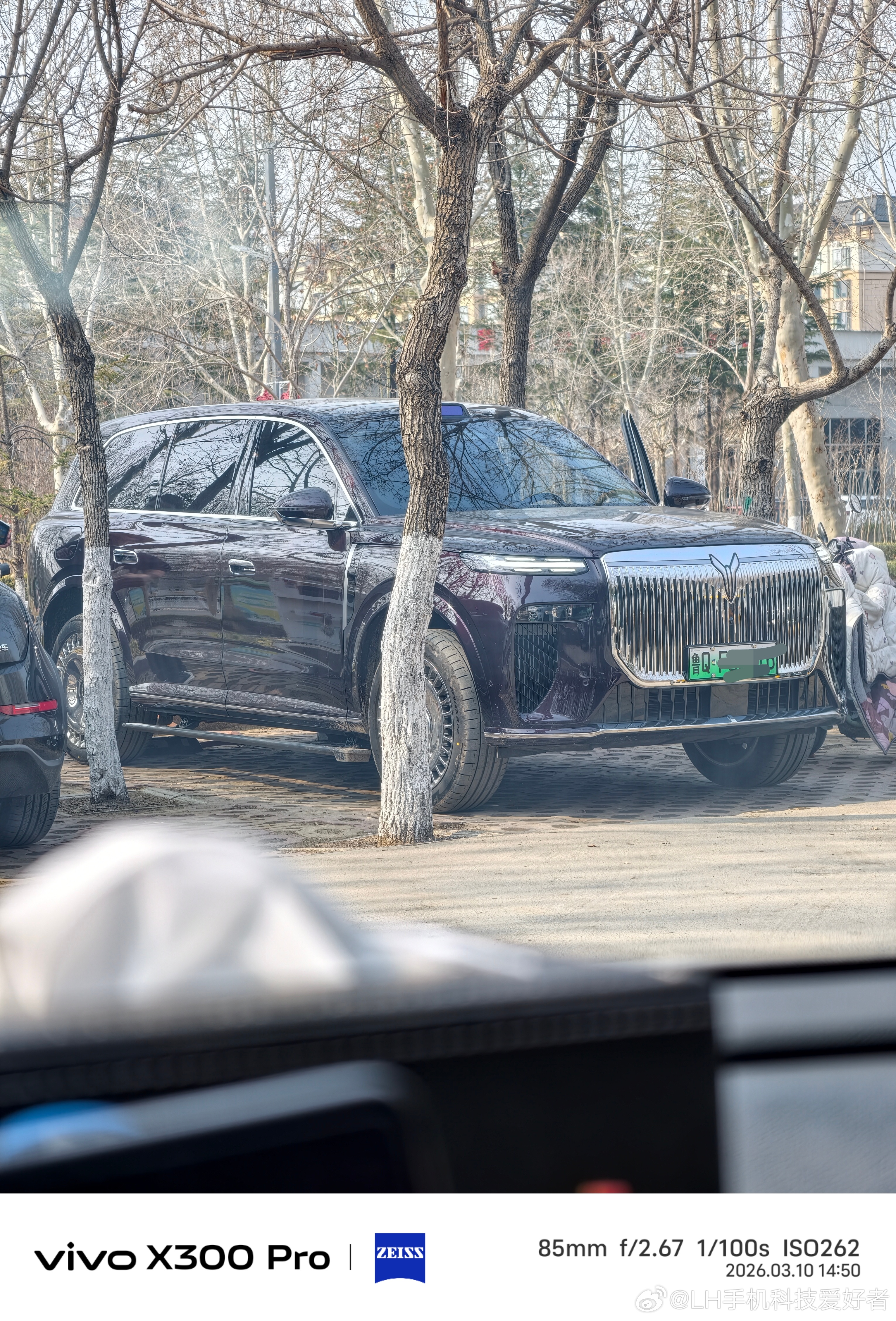 岚图的车气场还真挺强的，之前充电碰到一辆，我还以为是劳斯莱斯来了。考考大家，大家
