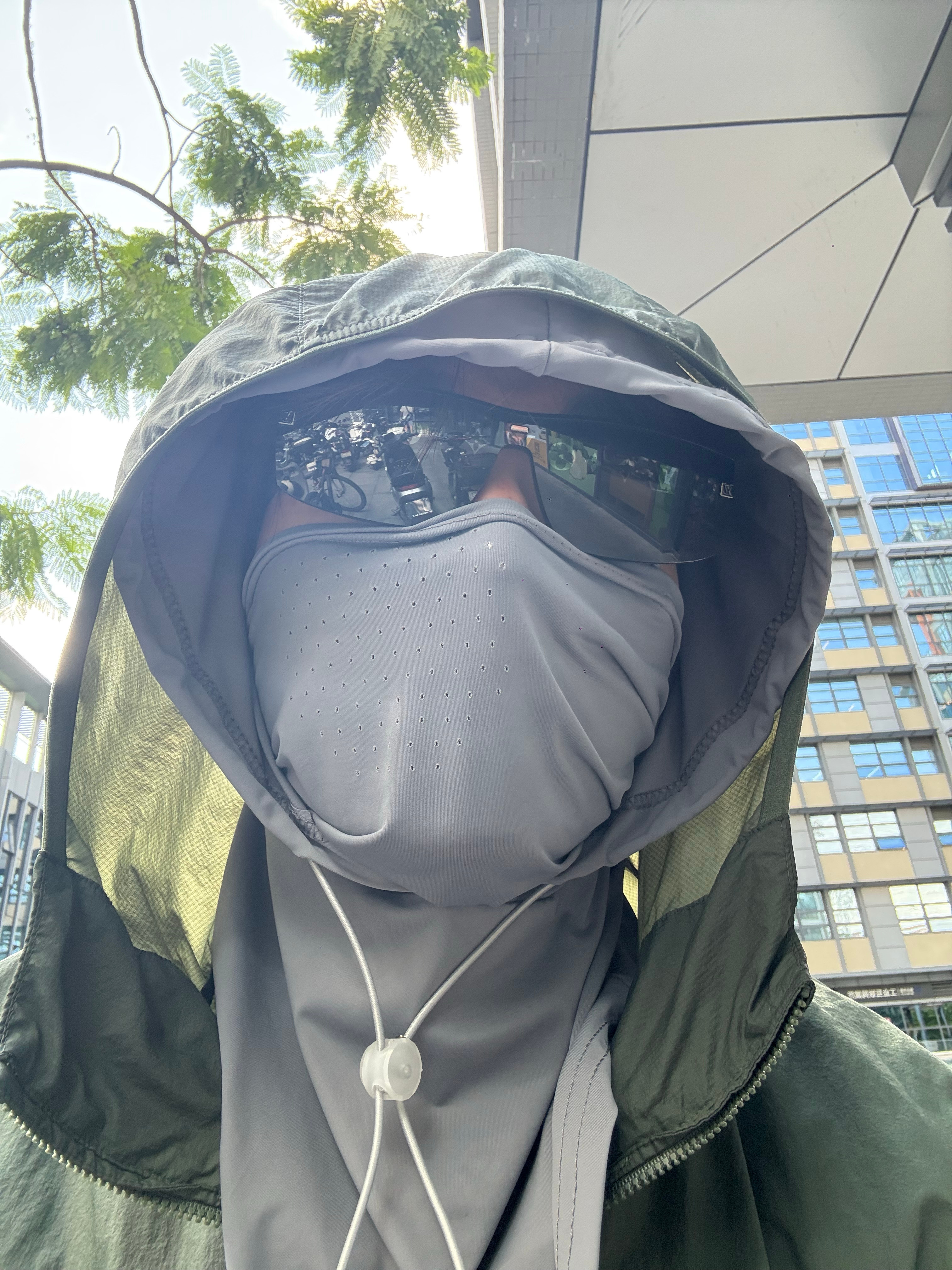 当我穿成这样…iPhone依旧能通过faceID解开手机的锁时[跪了]我就知道，