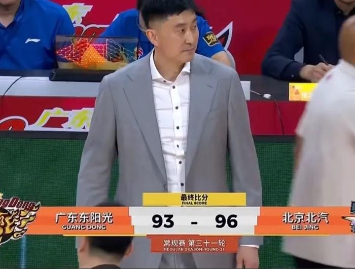 广东球迷以前见惯了球队先输后赢，见惯了绝杀对手，那时的心情是爽歪歪的。如今这种情