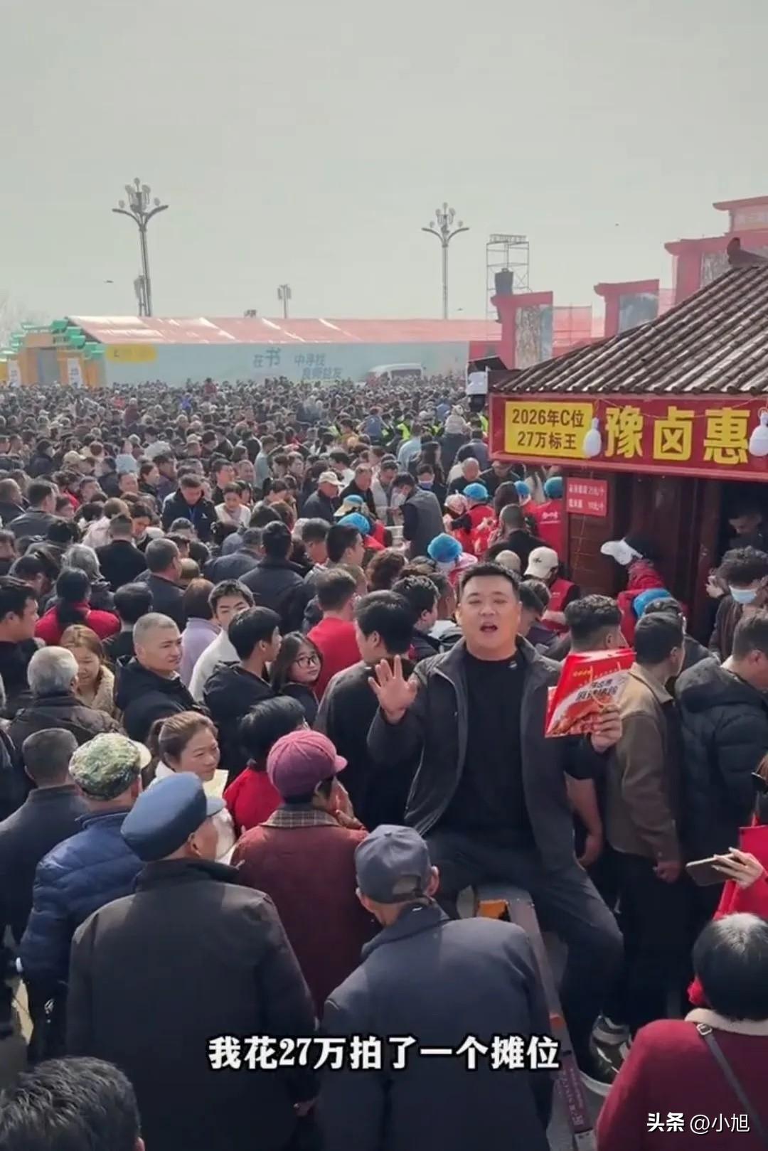 开业才5天，27万拍下的摊位，回本一半了。

张乐，31岁，淮阳本地人。3月20