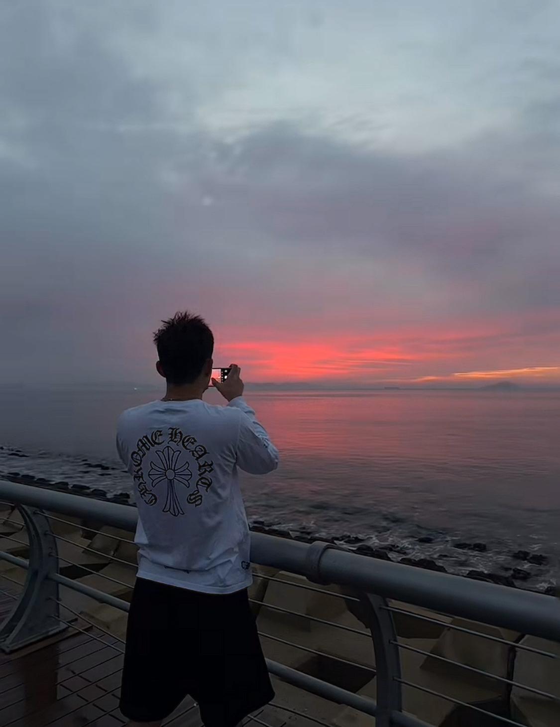 孙铭徽发文说自己少林寺学艺归来，几天来的潜心修行应该会有很大收获吧！

7月29