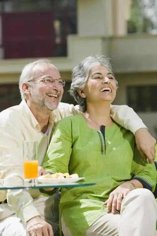 60 - 70岁的这十年尤为关键，要好好生活，珍惜眼前人，更要好好爱自己。
闯过