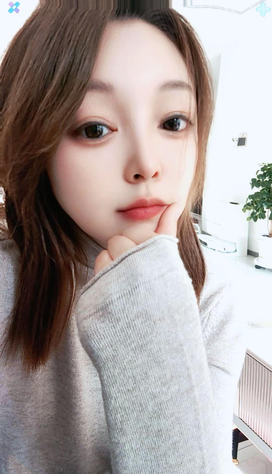 人静，物简，心安；闭嘴 ，微笑，健忘。人生很慢也很快，转眼又是一个春天@DOU+