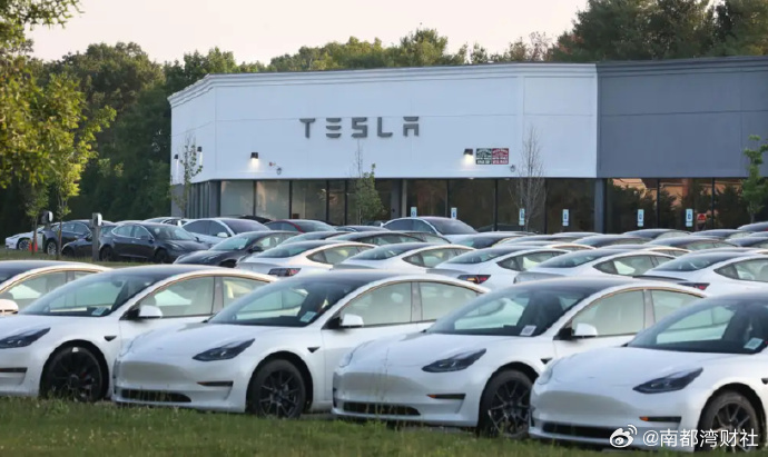 【#特斯拉被曝产销失衡#，#特斯拉积压5万辆库存车#】据《商业内幕》报道，特斯拉