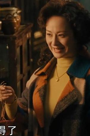 评弹演员，朱琳，在繁华里扮演小阿嫂，惹的陶陶想入非非，朱琳回忆说，剧组的待遇很好