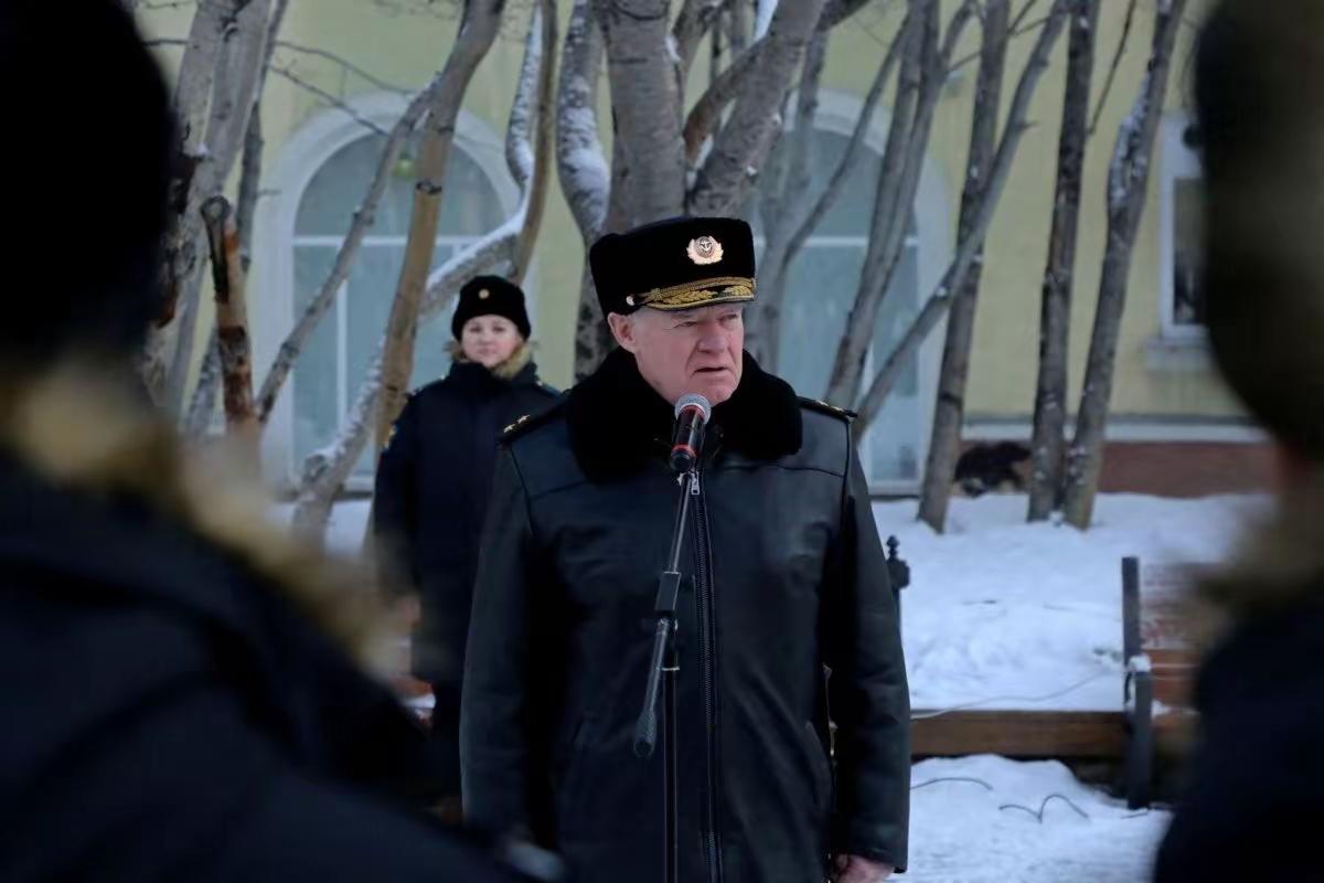 突发！普京高级将领在克里米亚坠机身亡，30人陪葬，现场惨烈。

这事儿一出，整个