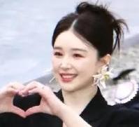 2026年3月27日，阚清子亮相REDGALA春日盛典红毯，以“礼服内搭+廓形西