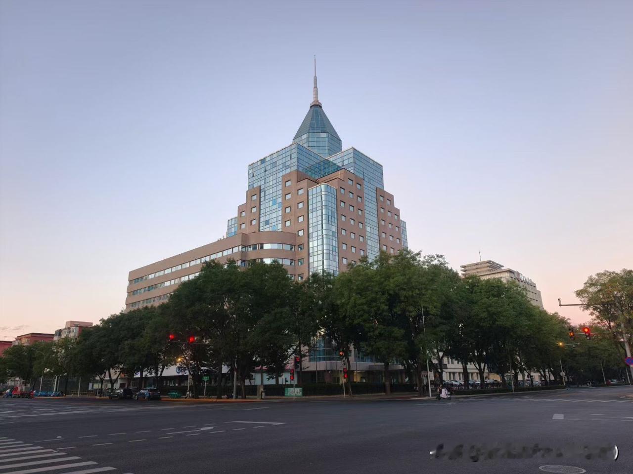 a股沪指，本轮突破了十年新高的回踩，突破了2021年的3731点，是一次有效突破