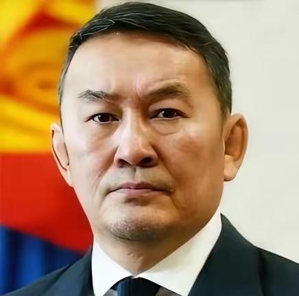 "如果中国不开放领空，我们就请美军驻军。"

这话听着吓人，可仔细一琢磨，漏洞一