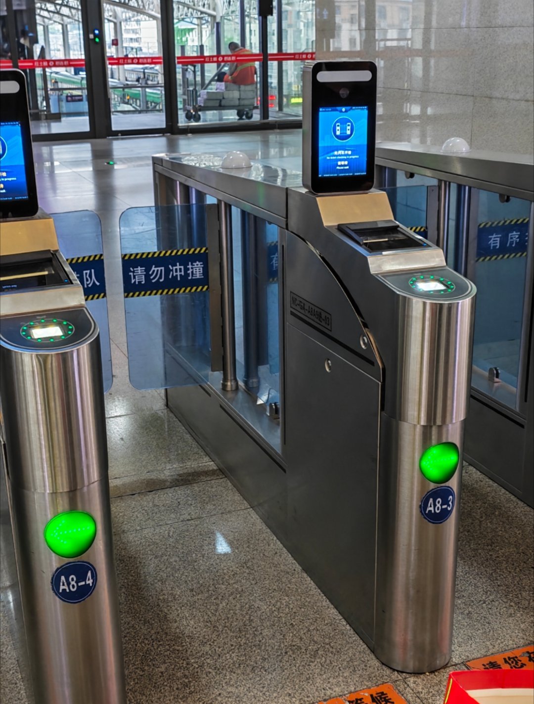 五一去旅游，坐火车的人多吗？ 