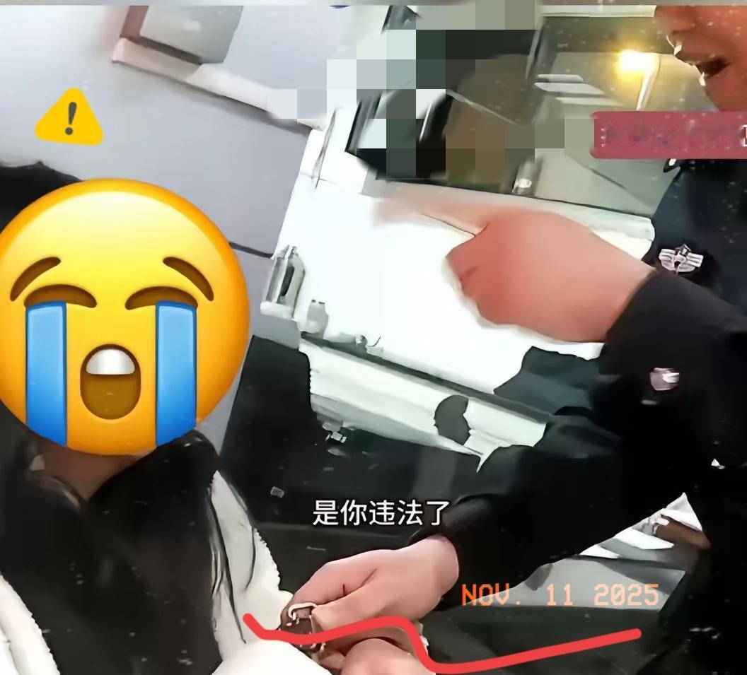 女子来来回回进试衣间，引起工作人员的注意，原来她根本没有在试衣服，而是在试衣间里