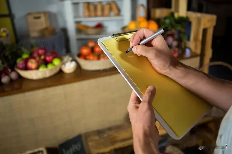 公司手滑多发330个月工资，员工卷款跑路，法院竟判：不用还？！
大家听说了吗？智