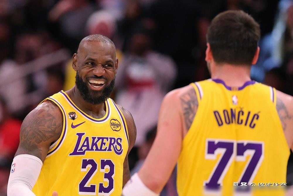 我懵了，41岁老詹全场14投13中，这根本不是地球人该有的命中率。
 
你别光看