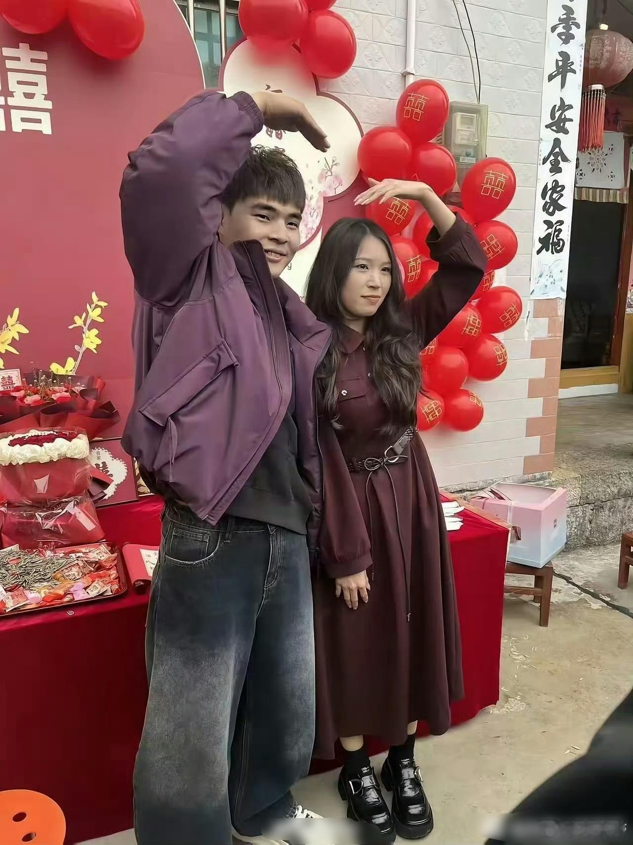 表哥订婚了，看着真年轻啊 
