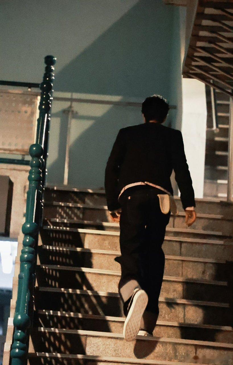 刘宇宁 结婚我给你们唱婚庆去 宁哥对自己的定位也太准了，庆典歌手实锤！微博之夜星