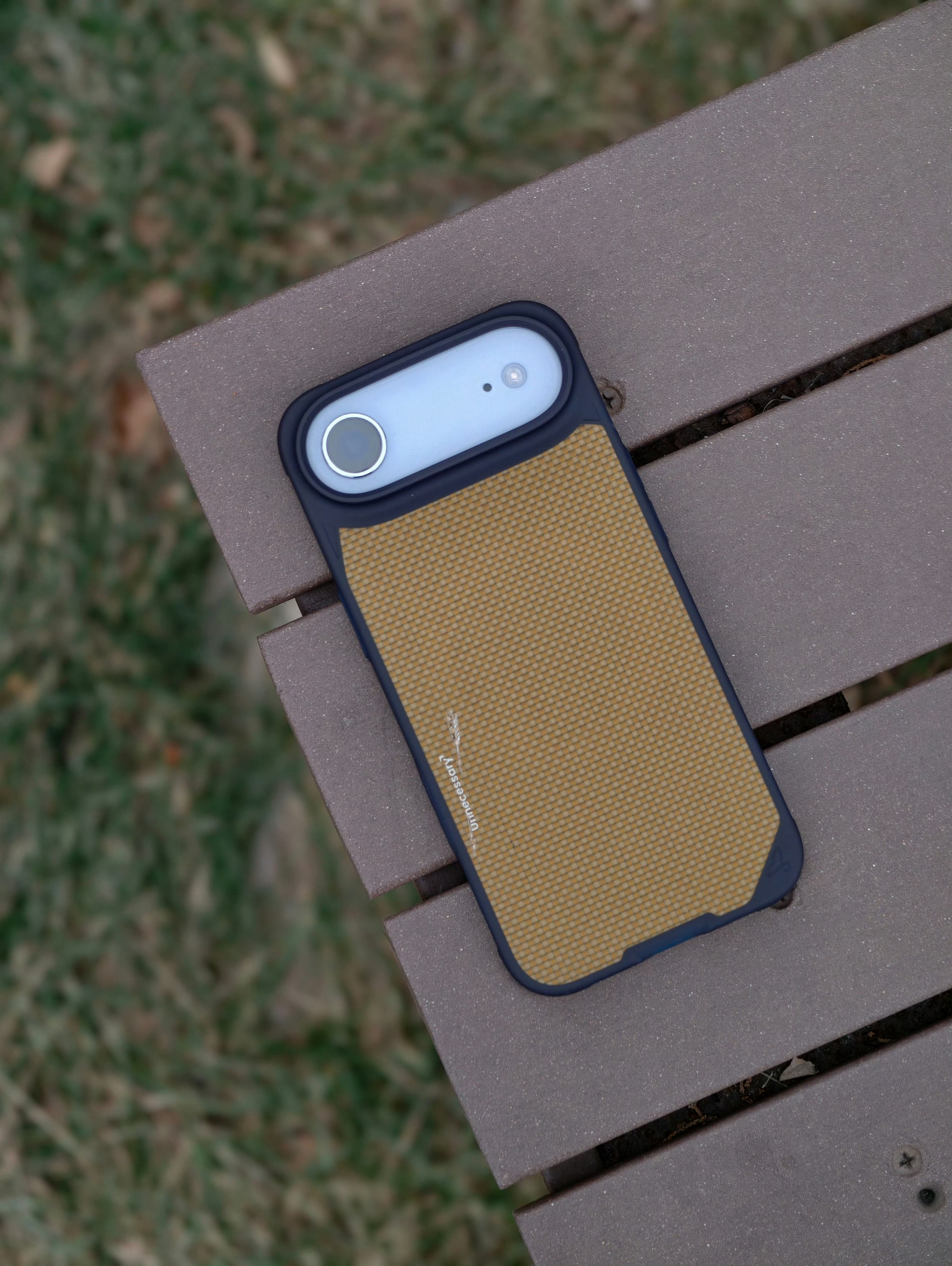 iPhone Air 去年7、8月份就生产了一批。因为销量不达预期，生产线就都砍