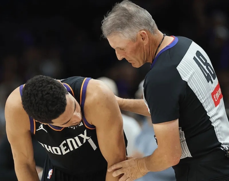 【🏀今日NBA热点：太阳季后赛遇挫，布克技术犯规引争议🏀】今天西部首轮G2，