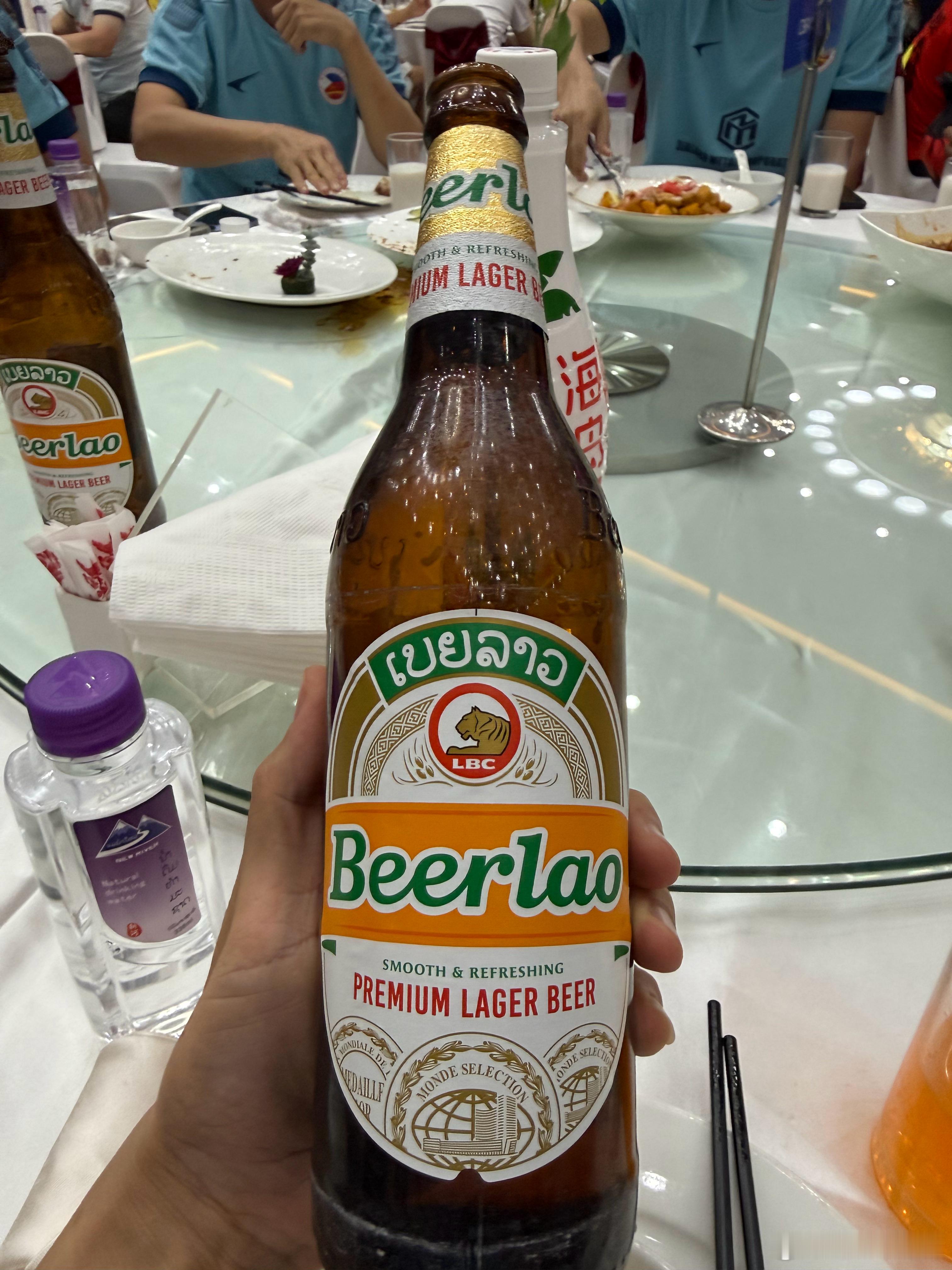 听说老挝这个本地啤酒很好喝，可惜我不喝酒，不然高低给大家尝尝 老挝·月亮岛皇宫会
