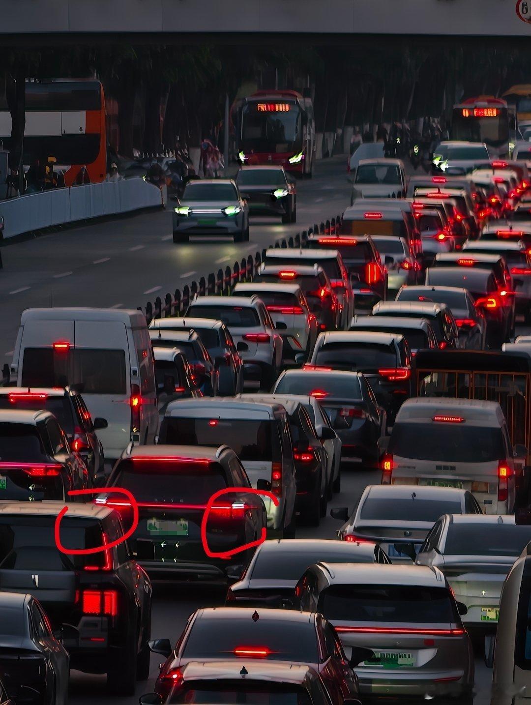 早！发几张闹市中的小蓝灯 点亮我的小蓝灯大v聊车 广州·工业大道沿线