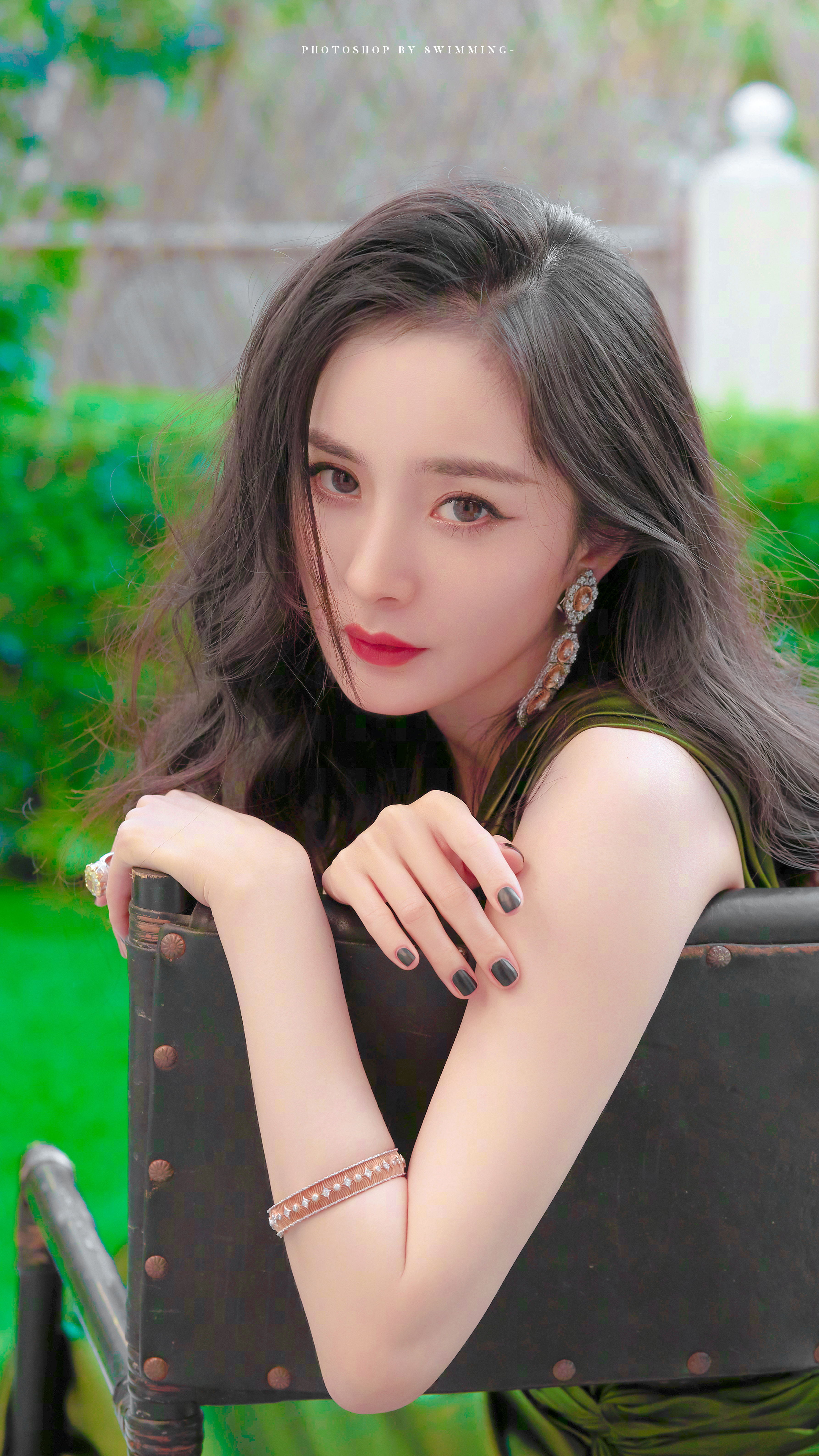 代拍称Prada给了杨幂很高的待遇Prada女王应得的待遇