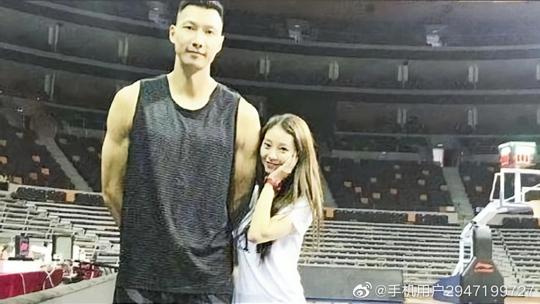 #易建联老婆# 这么好看，所以阿联不至于的 ​​​