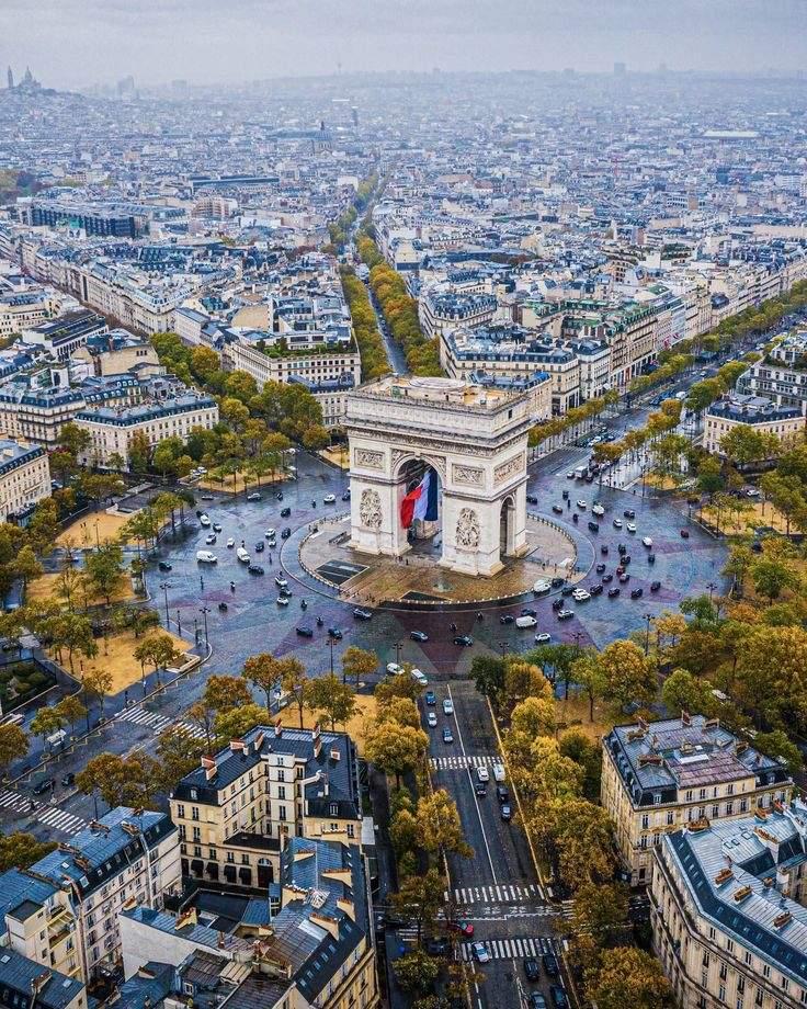 这是哪个城市，好象还没有有红绿灯，但是看着特别舒服，喜欢！