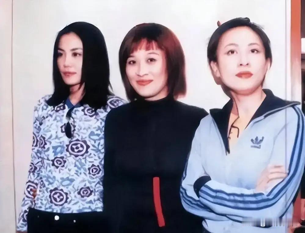 小S问刘嘉玲：唱过王菲的歌吗？刘嘉玲：卡拉OK唱过。我唱主歌，王菲唱副歌。副歌一