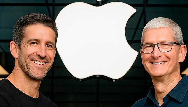 【苹果两位CEO交接图细节：库克爱穿耐克鞋，特努斯穿乐福鞋求舒适】科技媒体 Ma