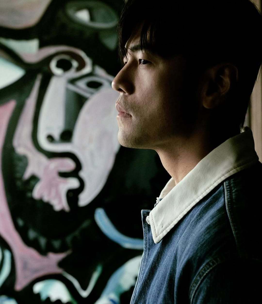 【周杰伦说新专辑终于诞生了】周杰伦时隔4年发新专  最近，周杰伦在社交平台发文分