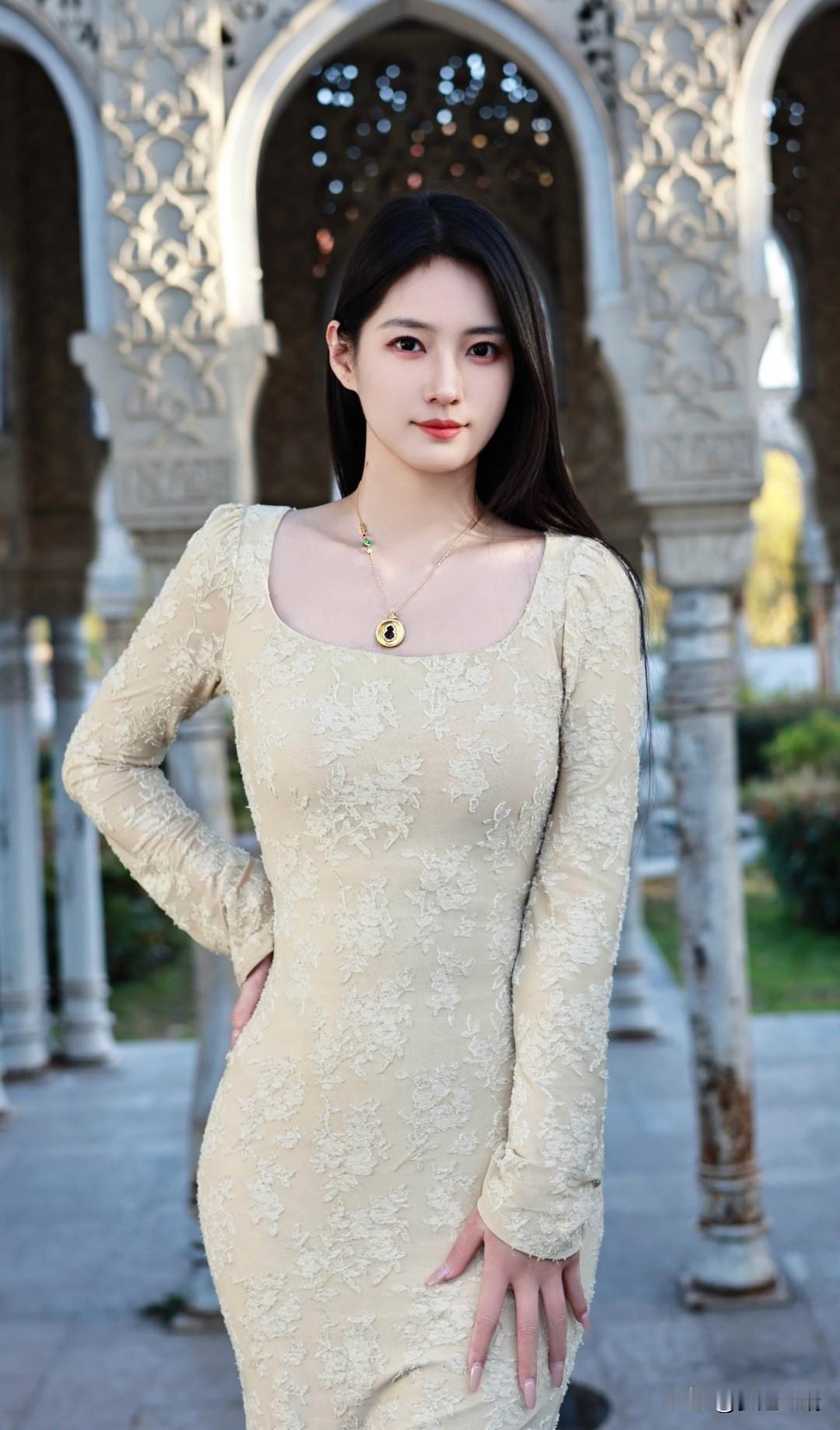 优雅气质，蕾丝长裙，梦回云端。