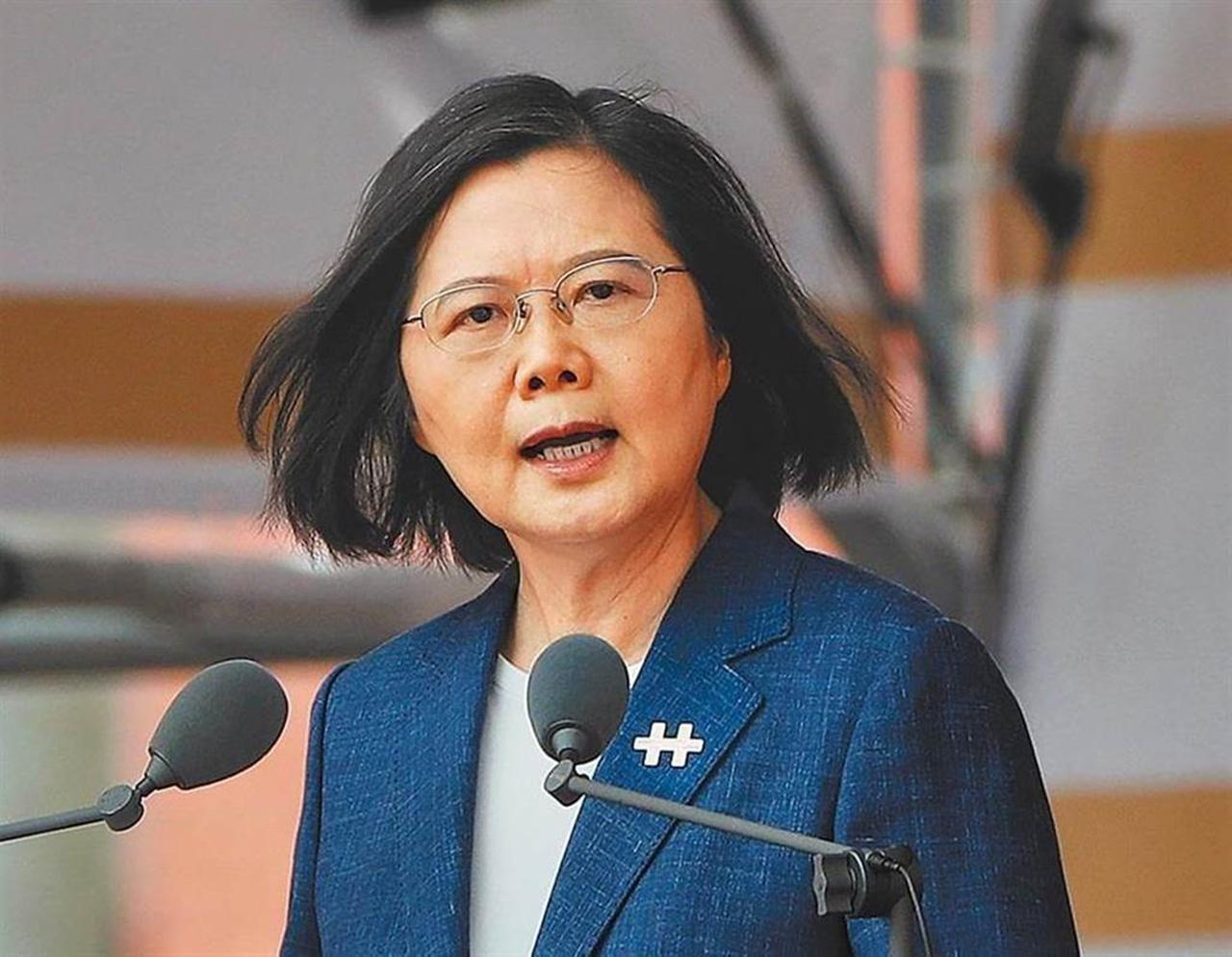 不到4个月就要卸任的蔡英文今天见了两个在台窜访的“外国议员团”，一个是美国众议院