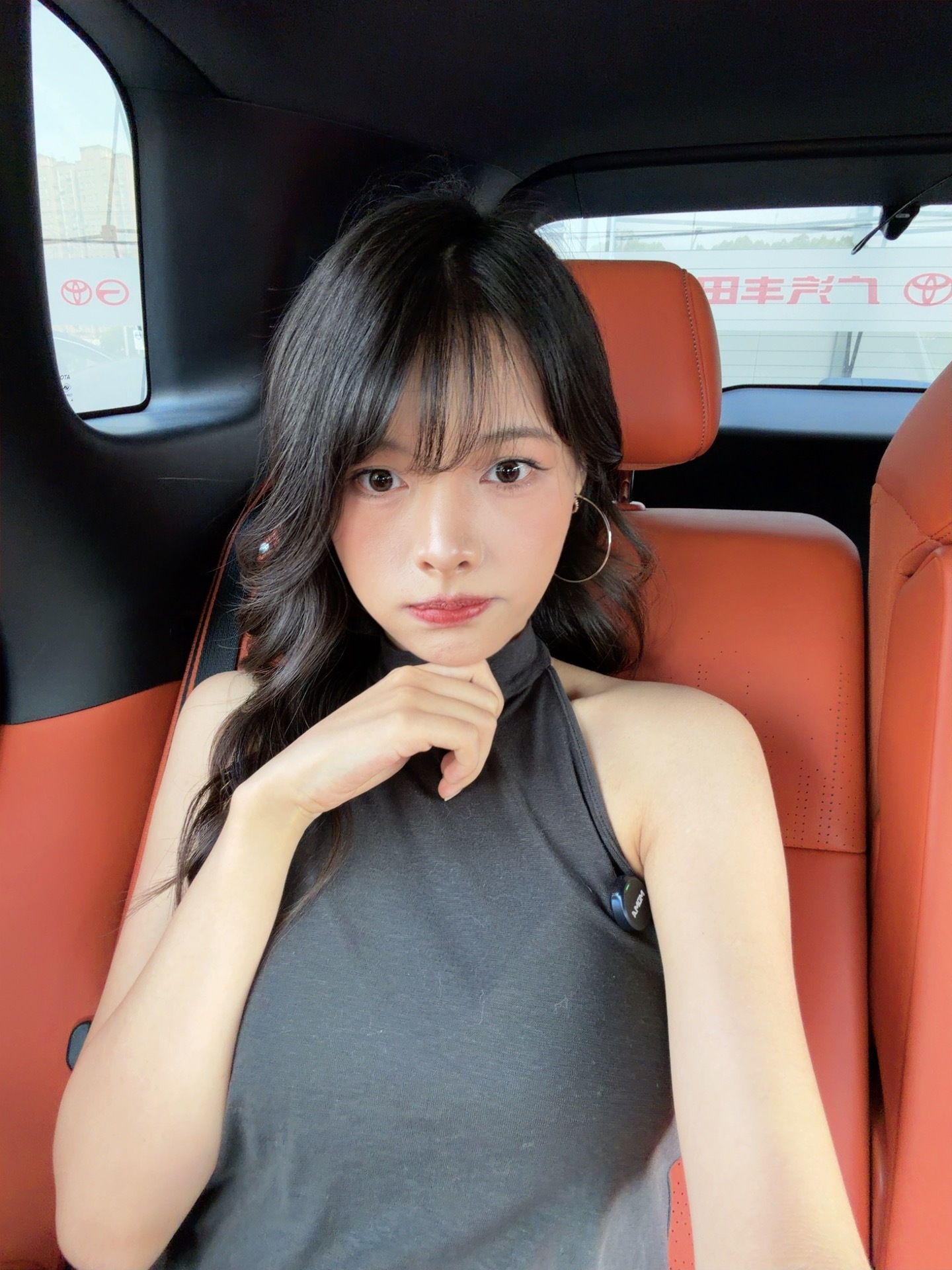 怎么有一种白的发光的感觉？是错觉吗