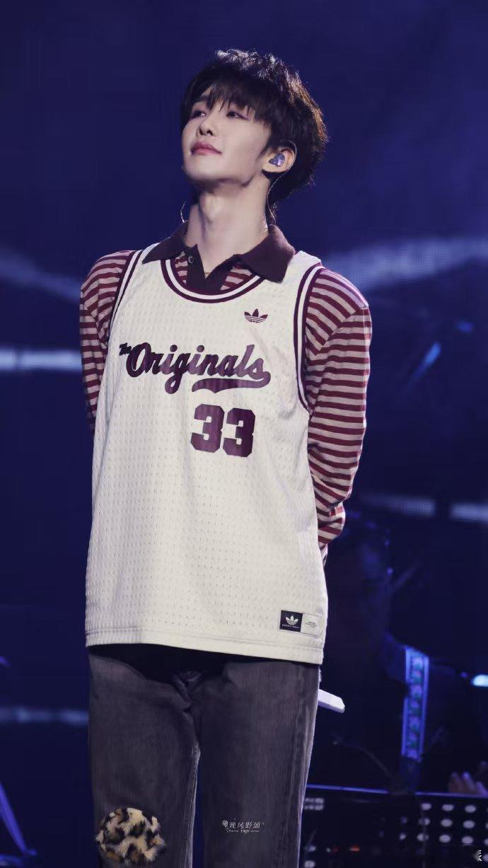 人有三急王赫野超急 王赫野演唱会当DJ，直接把打碟玩成“赶急事”现场，脚步匆匆像