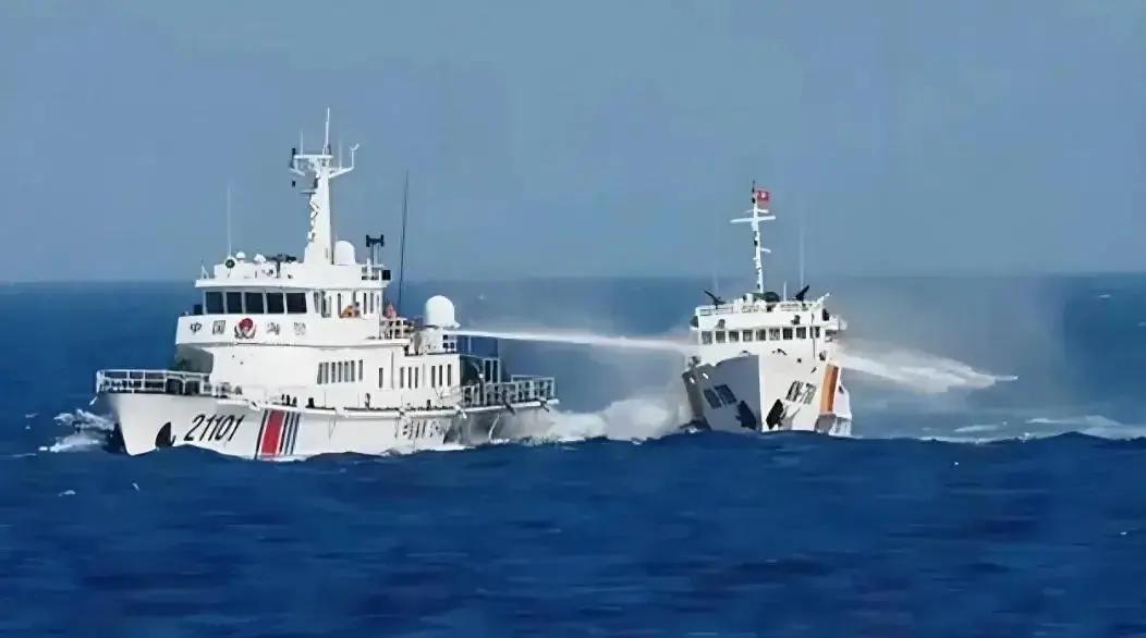 日本算盘彻底落空！冲之鸟礁想变“岛”谋专属经济区？中国一句话直接揭开真相，小泉进