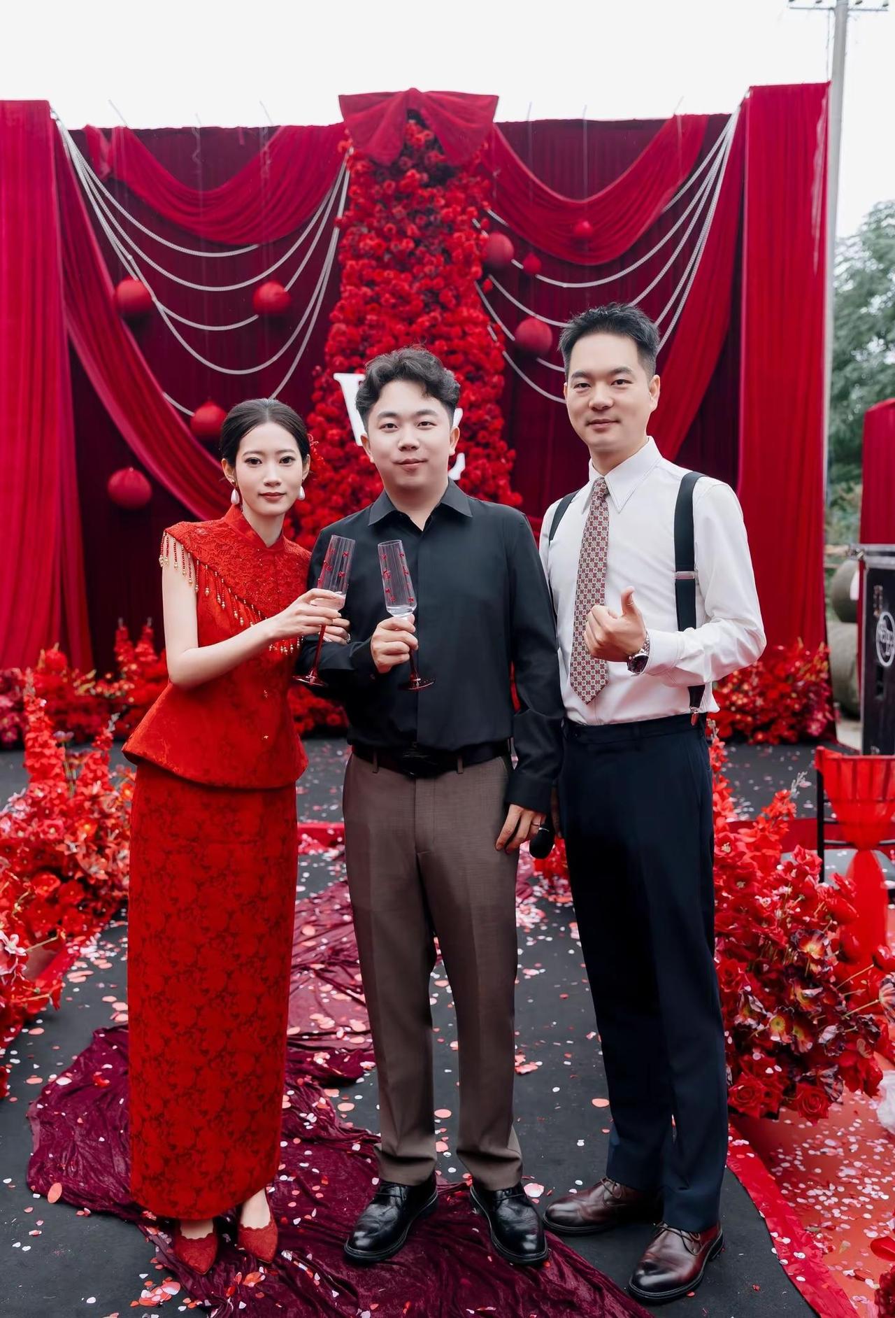 婚礼日记💒热烈的红，藏着滚烫的爱意见证他们把满心期许，交付给往后的朝夕仪式不必