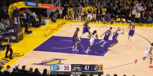 巨星球！里夫斯这球真敢打！
在今天NBA常规赛湖人对阵雷霆的第二节比赛中，里夫斯