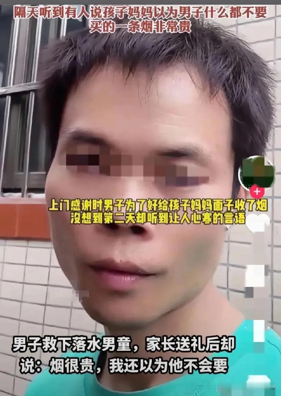 广东一小伙勇救落水儿童的事迹在网上引发了热议。这本应是一个充满正能量、令人称赞的