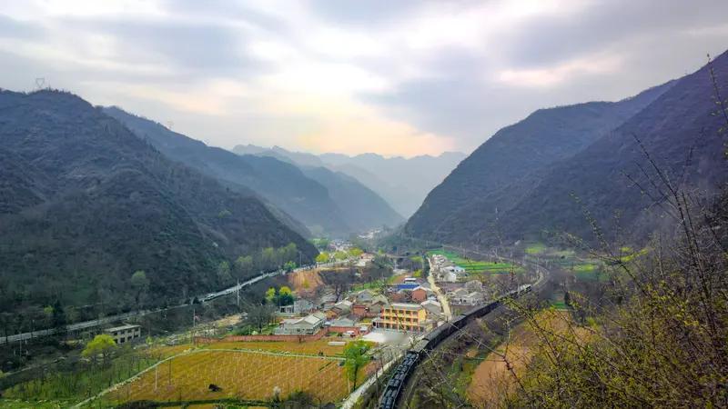 诸葛亮第二次北伐失败，有诸多原因。当时曹魏已有防备，陈仓守将郝昭早有准备，加固城