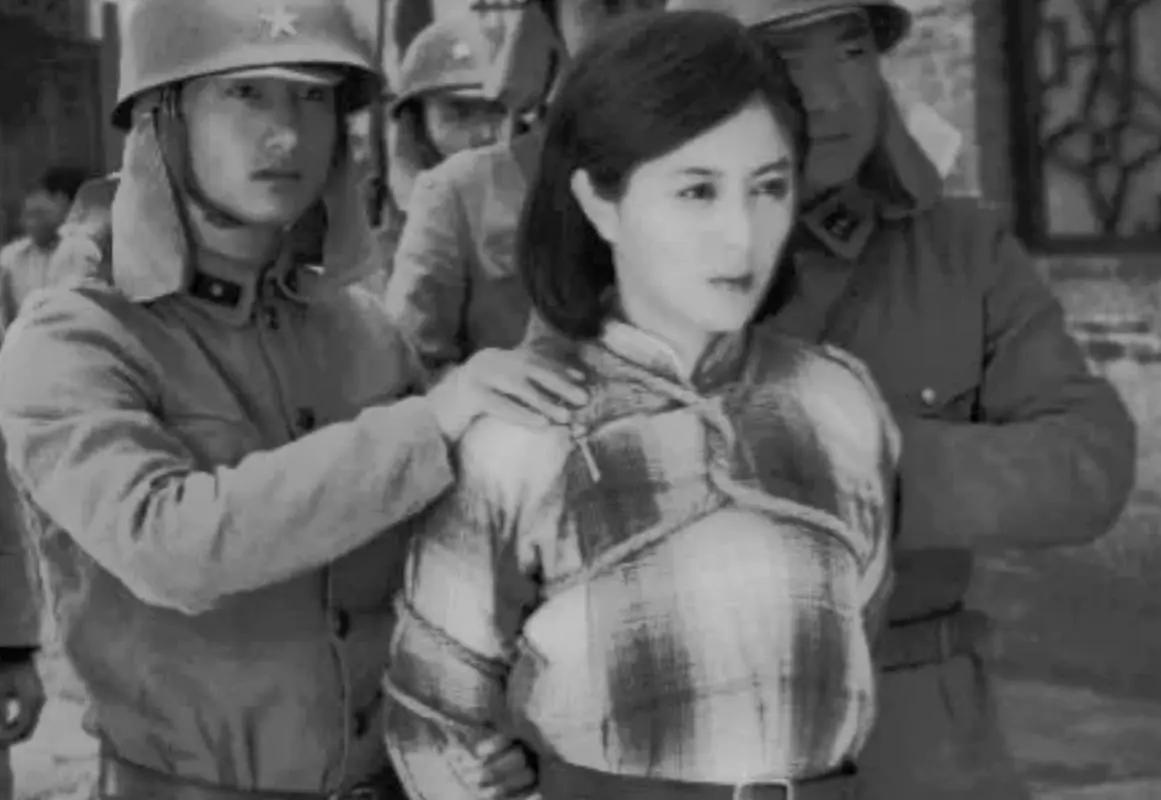 1936年，东北抗联女交通员赵玉仙被叛徒出卖，不幸落入日军手里。可当日军队长见到