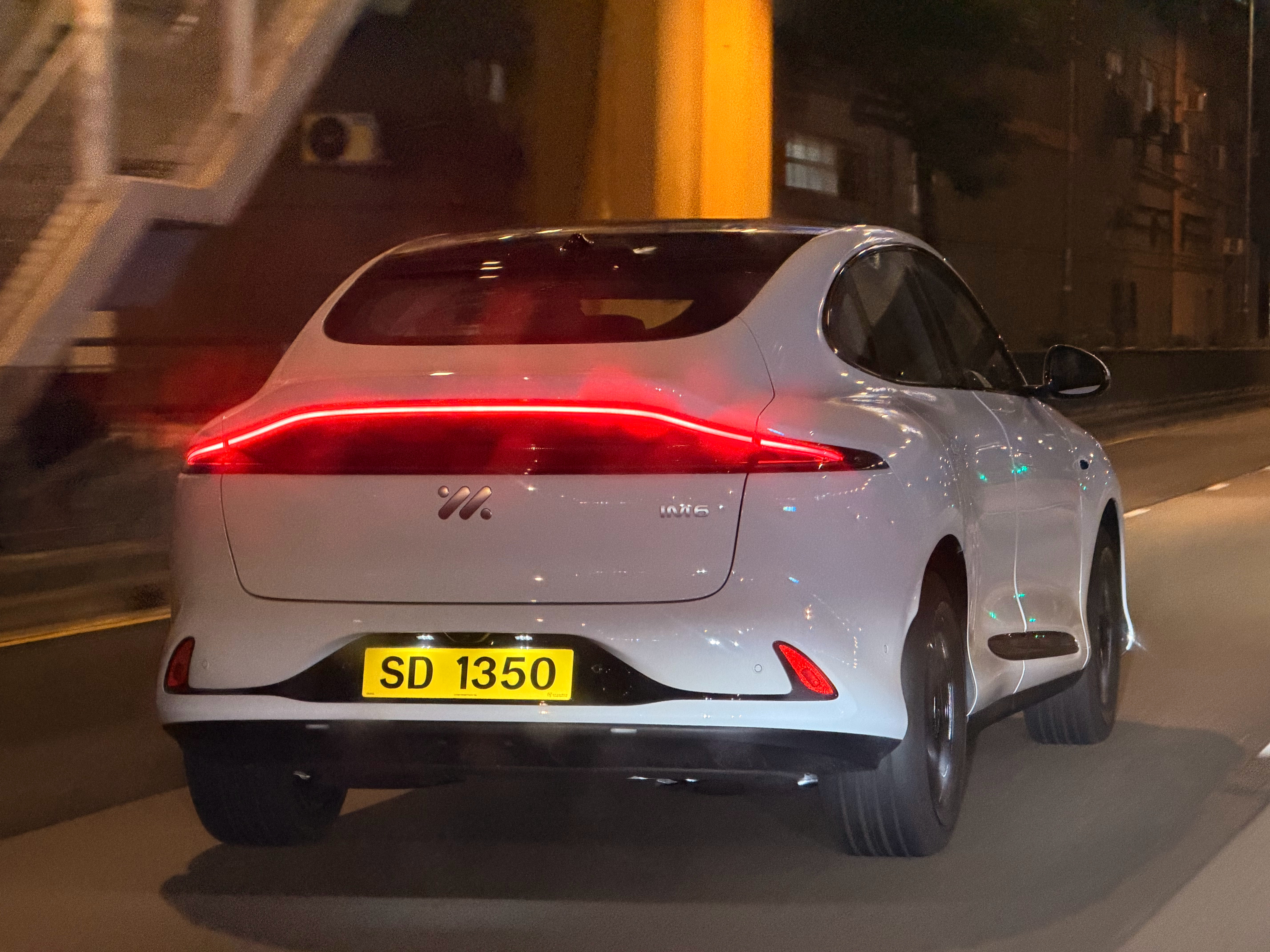 昨天在路上看到了LS6，在香港应该叫IM6第一次在香港看见自己同款的国产新能源，