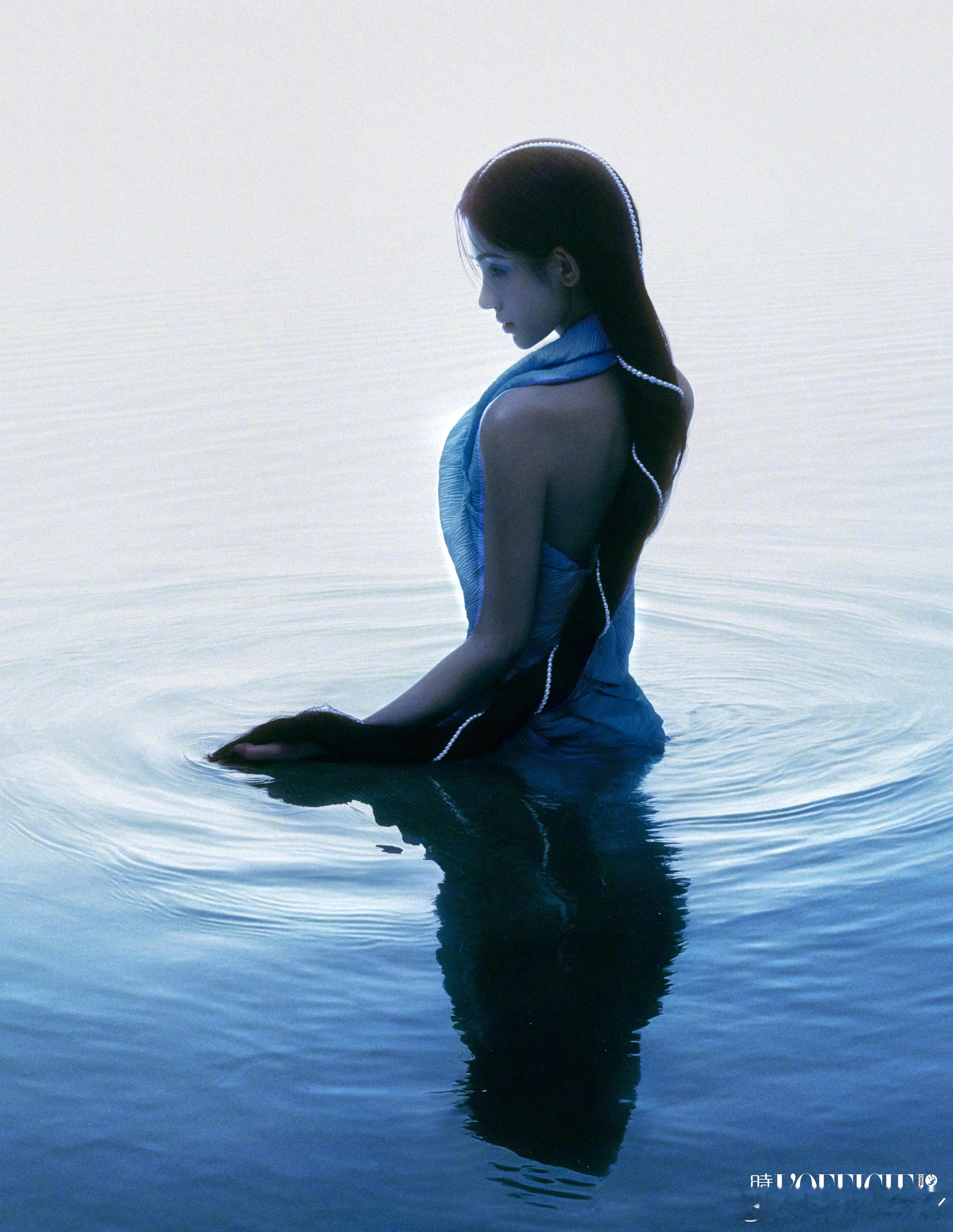 鞠婧祎 ELLE女刊 恭喜鞠婧祎再次成功登上《ELLE》封面！她的每一次突破都在